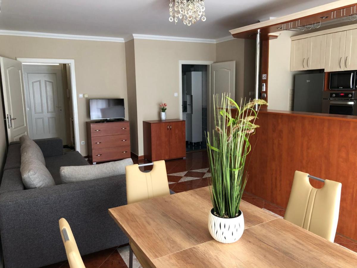 Alina Apartmanok Hajduszoboszlo Ngoại thất bức ảnh