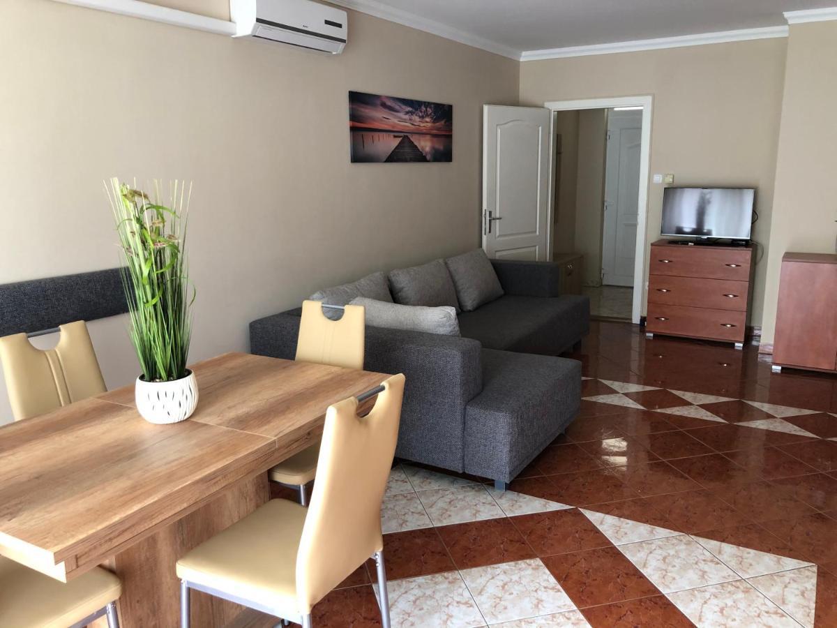 Alina Apartmanok Hajduszoboszlo Ngoại thất bức ảnh