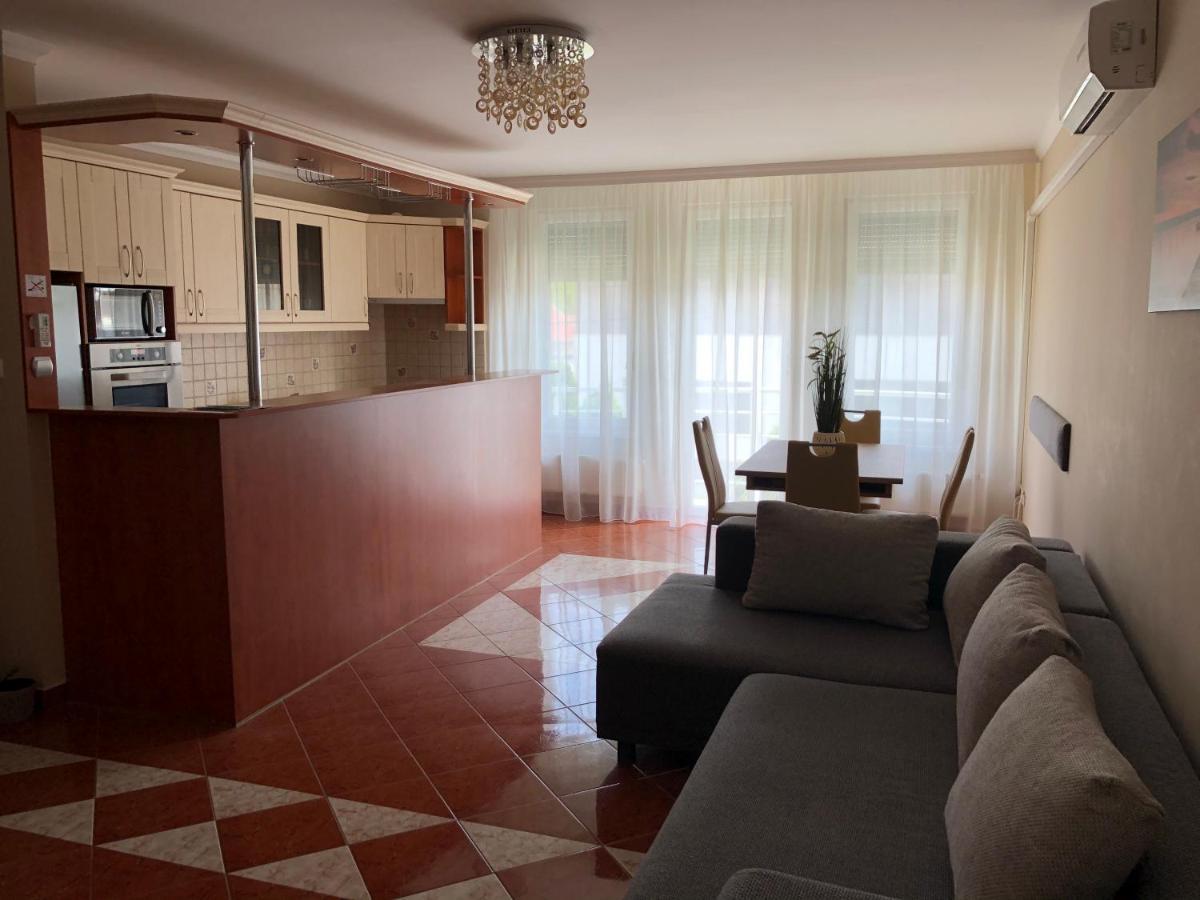 Alina Apartmanok Hajduszoboszlo Ngoại thất bức ảnh
