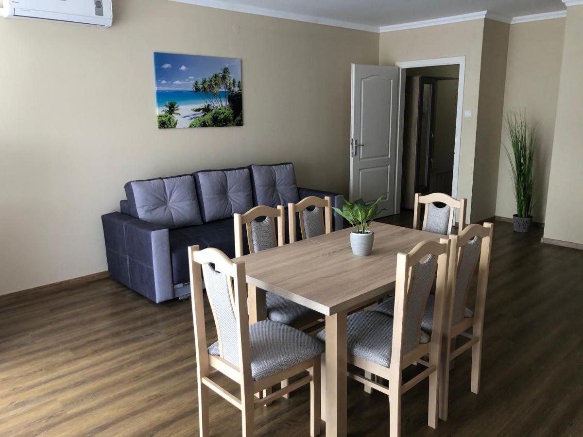 Alina Apartmanok Hajduszoboszlo Ngoại thất bức ảnh