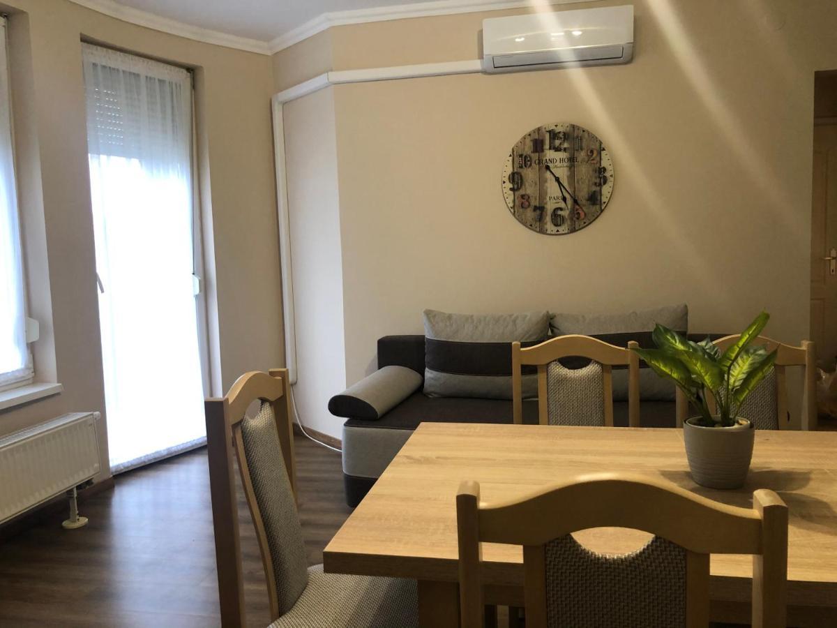 Alina Apartmanok Hajduszoboszlo Ngoại thất bức ảnh