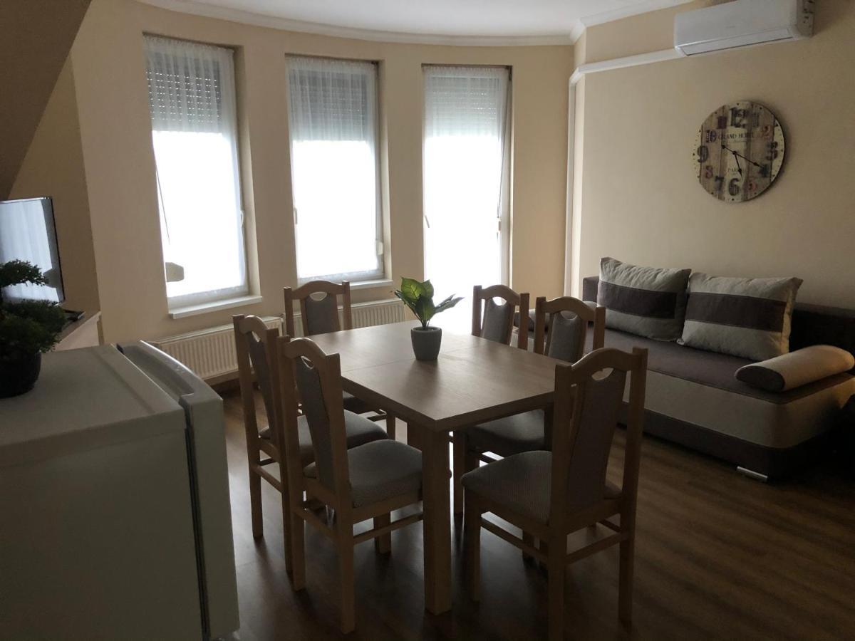 Alina Apartmanok Hajduszoboszlo Ngoại thất bức ảnh