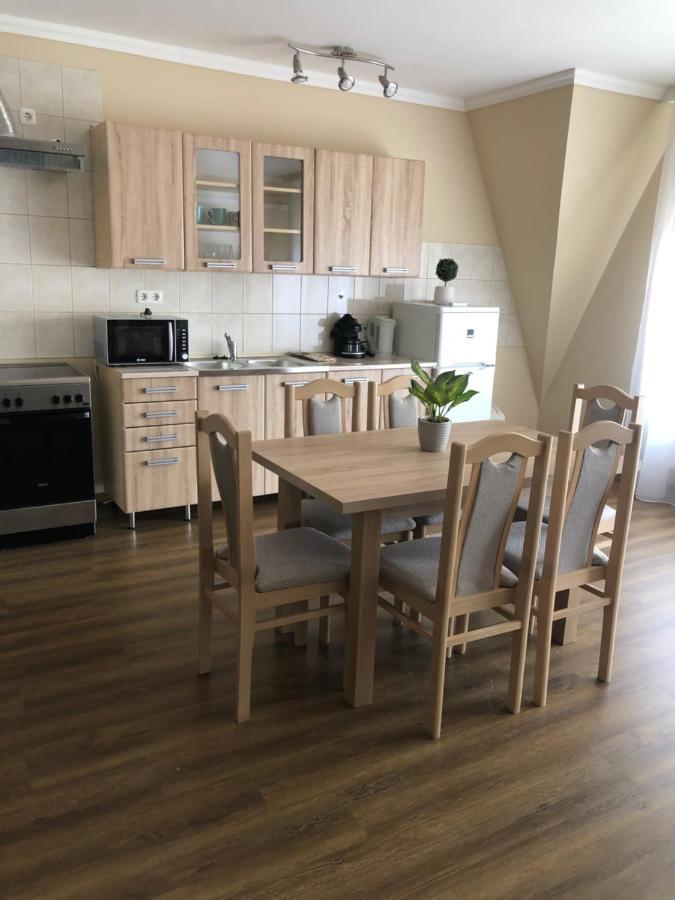 Alina Apartmanok Hajduszoboszlo Ngoại thất bức ảnh