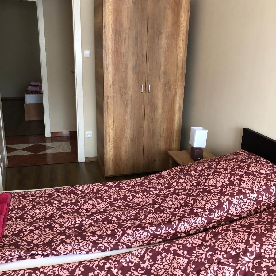 Alina Apartmanok Hajduszoboszlo Ngoại thất bức ảnh