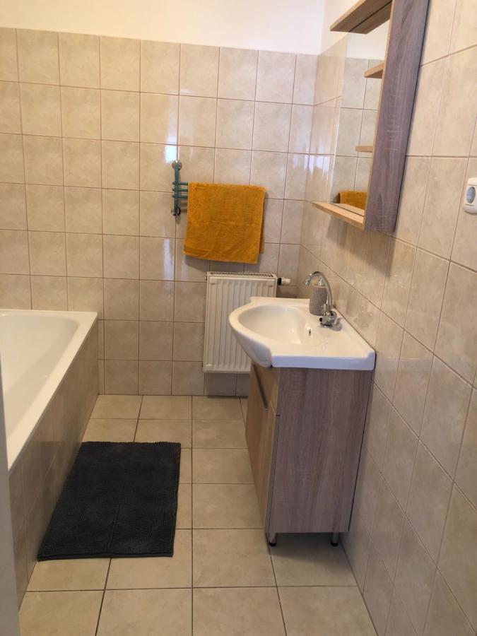 Alina Apartmanok Hajduszoboszlo Ngoại thất bức ảnh
