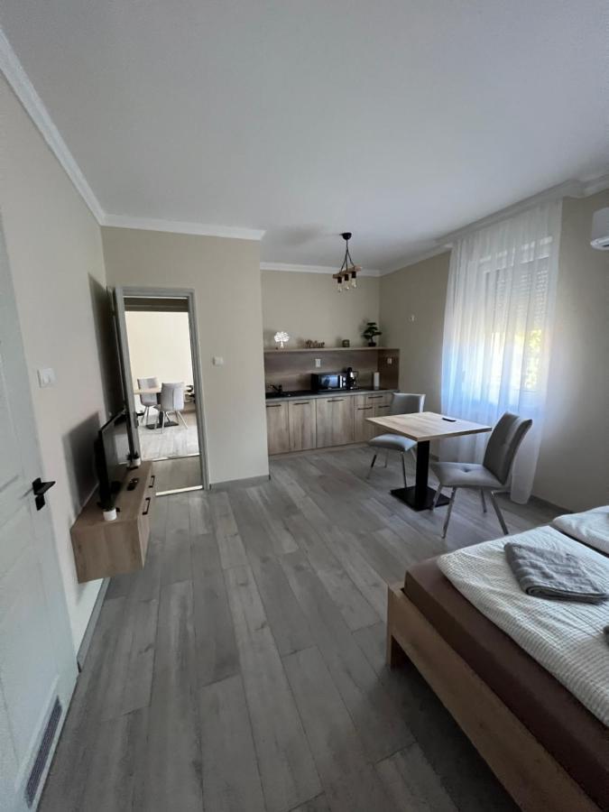 Alina Apartmanok Hajduszoboszlo Ngoại thất bức ảnh
