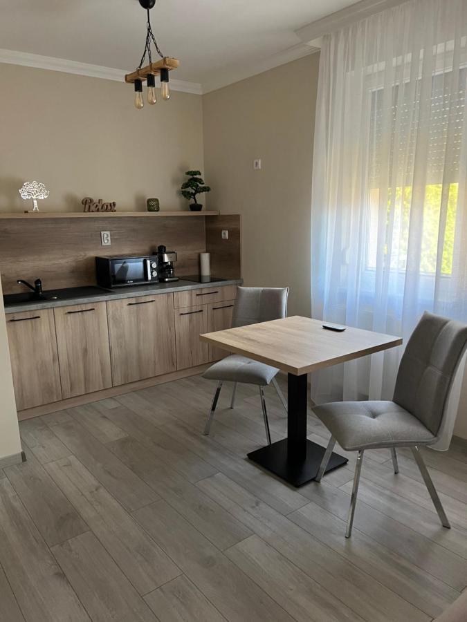 Alina Apartmanok Hajduszoboszlo Ngoại thất bức ảnh