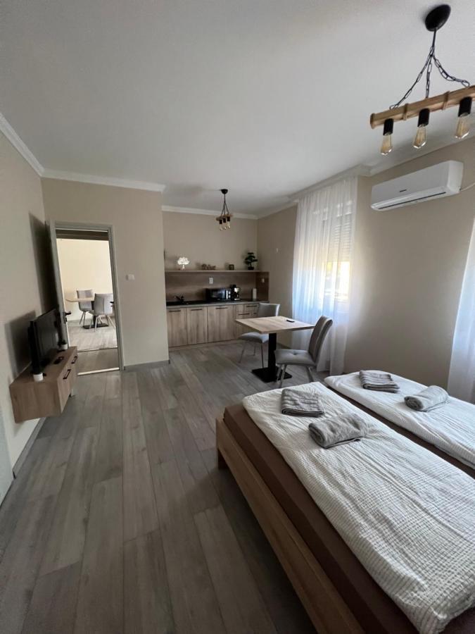 Alina Apartmanok Hajduszoboszlo Ngoại thất bức ảnh