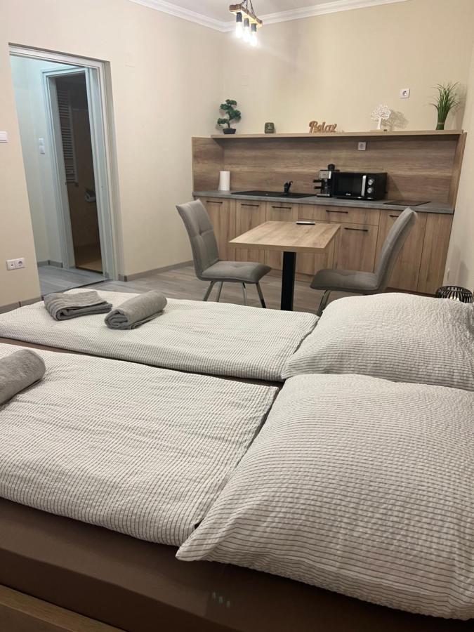 Alina Apartmanok Hajduszoboszlo Ngoại thất bức ảnh
