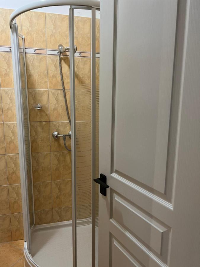 Alina Apartmanok Hajduszoboszlo Ngoại thất bức ảnh