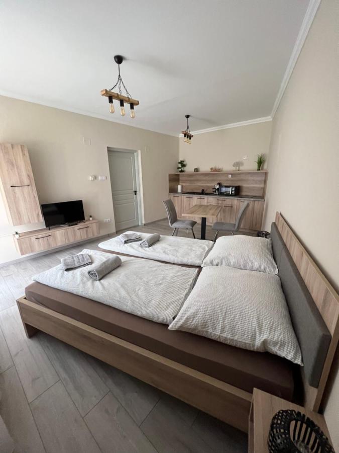 Alina Apartmanok Hajduszoboszlo Ngoại thất bức ảnh