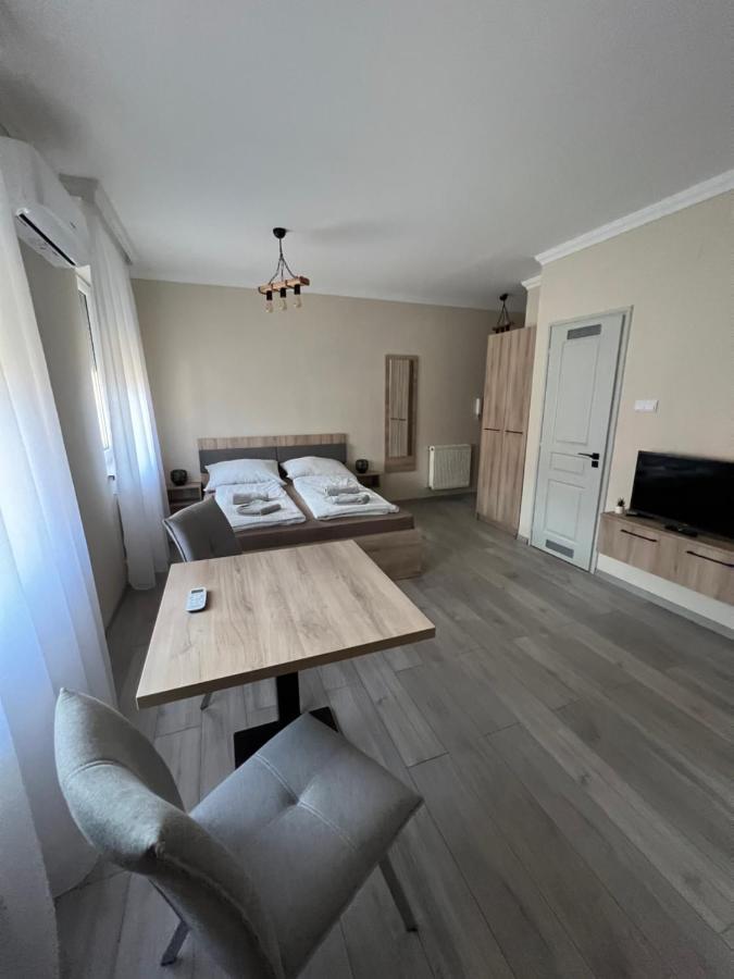 Alina Apartmanok Hajduszoboszlo Ngoại thất bức ảnh