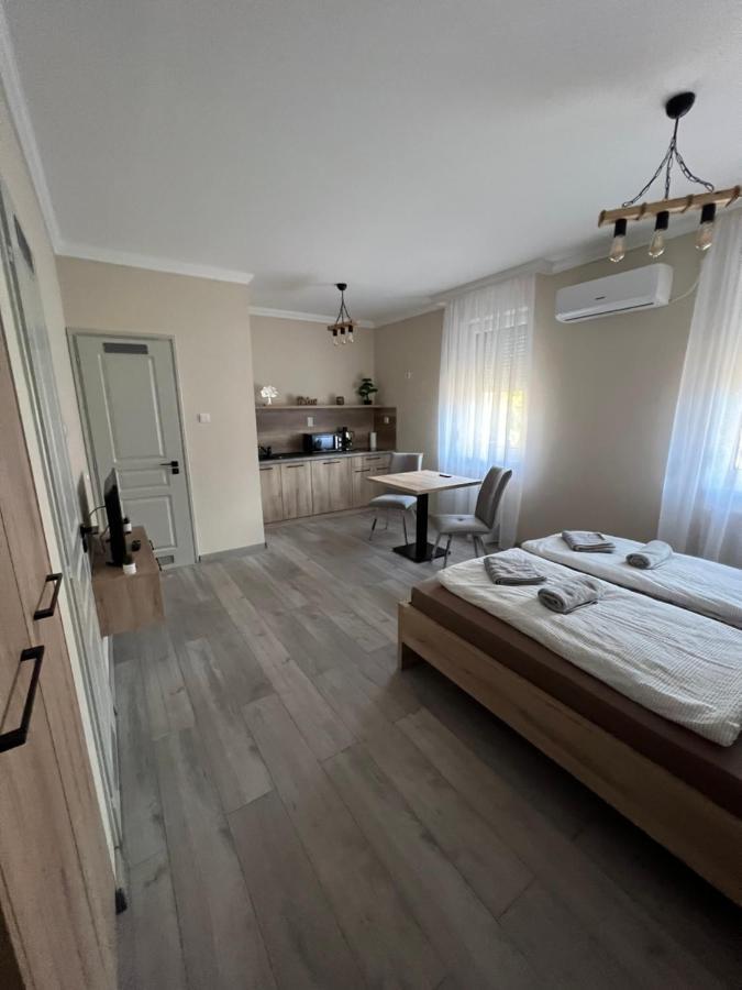 Alina Apartmanok Hajduszoboszlo Ngoại thất bức ảnh