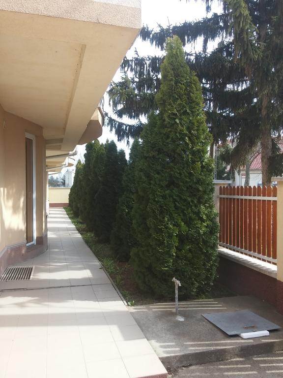 Alina Apartmanok Hajduszoboszlo Ngoại thất bức ảnh